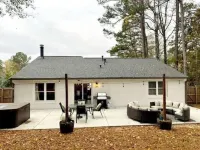 Backyard Oasis by Lake Peachtree Hotels near Clayton State University Fayette Location