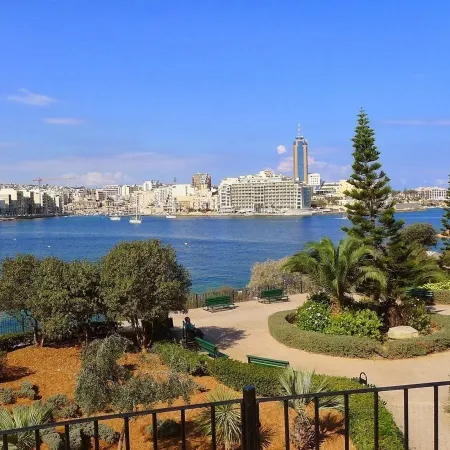 Stunning Seaview Apartment, Wifi
