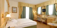 Paradise Lodge