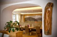 Hotel Alpina - Parking