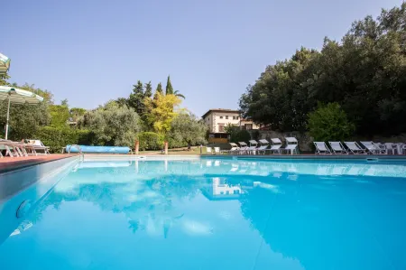 Hotel Villa San Lucchese Отели в г. Поджибонси