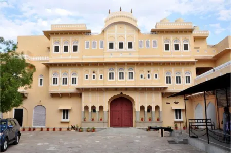 Castle Khandela A Heritage Castle Отели в г. Сикар