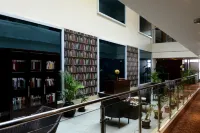Howard Johnson by Wyndham Bengaluru Hebbal - ที่มีบาร์