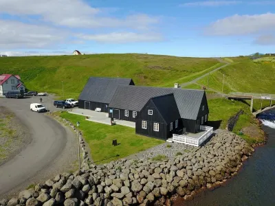 Frændgardur Hotels near The Icelandic Emigration Center