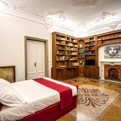 Genova46 Suites & Rooms Отели рядом с достопримечательностью «Железнодорожный вокзал Генуя Бриньоле»