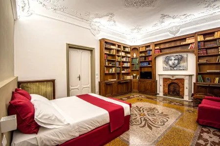 Genova46 Suites & Rooms Отели рядом с достопримечательностью «Университет Генуи»