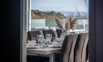 Sunrise - 5 Bedroom Home - Pendine