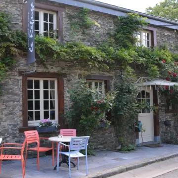 Holiday Home in Bièvre Near Town Center