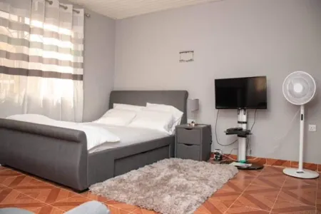 Full AirCon- 3Bed Villa- A C- WiFi- HotWater Отели рядом с достопримечательностью «Ламли-Бич-роуд»