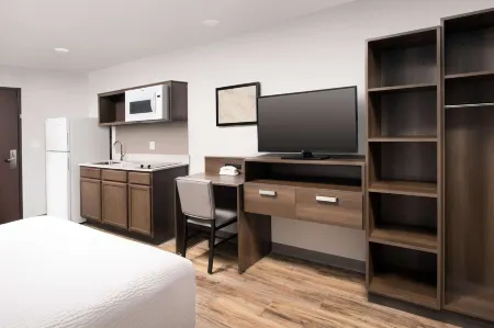 Woodspring Suites Orlando International Drive Отели рядом с достопримечательностью «Бейзилика оф Нешнел Шрайн оф Мэри, Квин оф Юниверс»