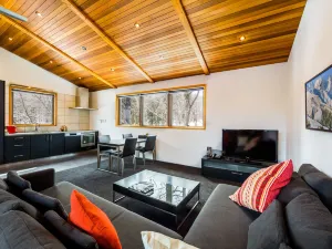 Phoenix Chalets by Hhg