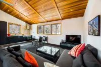 Phoenix Chalets by Hhg