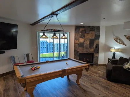 NEW Big Bear Family Cabin & Bestselling Thriller Author Retreat