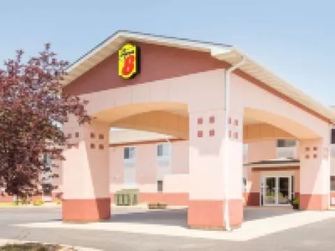 Super 8 by Wyndham Iola KS Hotels in Iola