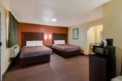 Rodeway Inn & Suites East فنادق في أورليانز باريش