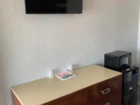 Hi Rise Motel Hotels in Lynwood