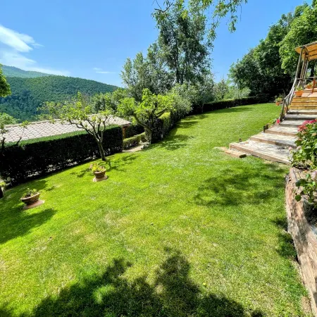 Luxurious Umbrian Retreat for 10 with Private Terrace and Pool