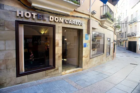 Hotel Don Carlos Cáceres Отели в г. Касерес