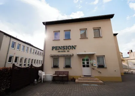 Pension am Schloss Отели в г. Вильдау