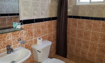 Costambar Beachside Apartment with Pool