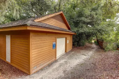 Amelia Landings Condo, Easy Access to the Pool and Short Walk to the Beach by RedAwning Hôtels à proximité de : Amelia Island Museum of History