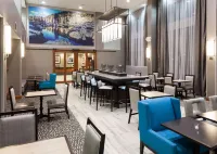 Hampton Inn & Suites Tulare Hotels in Tulare