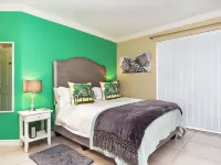 Atlantic Breeze Hotels near Paddocks shopping Centre