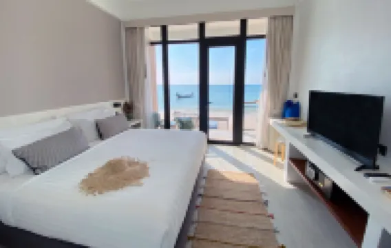 ブルー タオ ビーチ ホテル Lomprayah Pier周辺のホテル