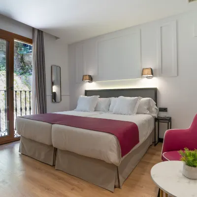 Hotel Boutique Puerta de las Granadas Отели рядом с достопримечательностью «Алказаба»