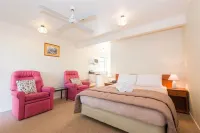 Hamilton Settlers Motor Lodge - balcony