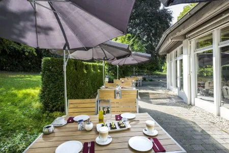 Cjd Bonn Castell Отели рядом с достопримечательностью «Beethovenhalle Bonn»