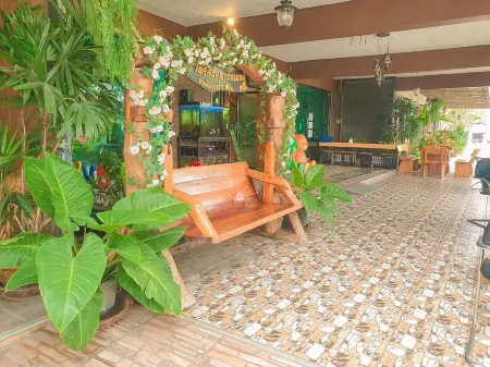 Lert Sri Hotel Отели в г. Супхан Бури