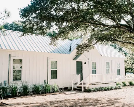 Farmstead Round Top Hotels in Fayette County