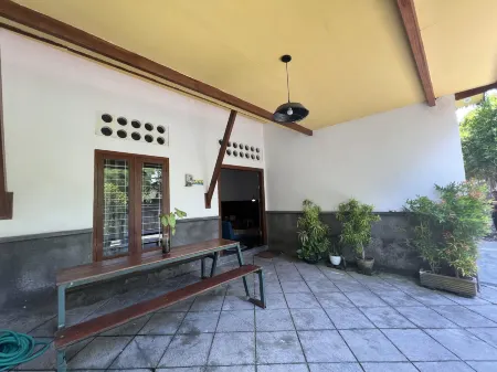 Homestay Jogja Rumah Obit By Simply Homy Отели рядом с достопримечательностью «Bantul Inline Skating Ring»