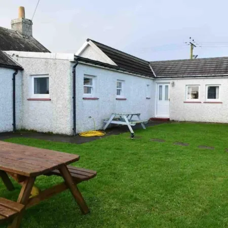 Charming Spacious Coastal Cottage Port Ellen Отели в г. Ислей