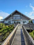 Oceanfront House 5Br/5BA-Newly Updated-Ramp No Steps-Linens Included-Large Decks Hotels in Holden Beach
