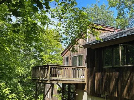 The Cabin at Crown Ridge, Nestled in the White Mountains of New Hampshire Отели рядом с достопримечательностью «Кранмор Маунтин Резорт»
