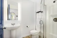 Grove Hotel