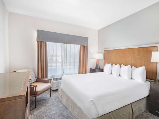 Ramada by Wyndham Bakersfield North