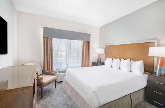 Ramada by Wyndham Bakersfield North Отели в г. 