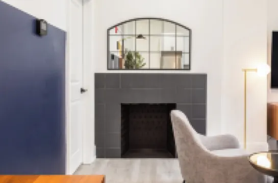 โซซูท แอท ฟร็นช์ ควอเตอร์ส์ - ริทเทนเฮาส์ สแควร์