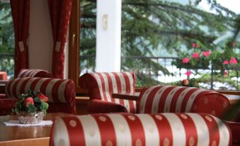 Ariston Lake View Hotel