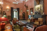 아마 스테이 & 트레일스 아베이 매너, 칼리 퉁크