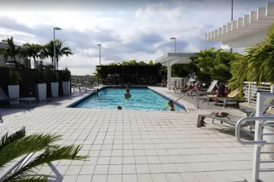 Amazing Condo with Pool at Midblock Miami Hotels in Design District