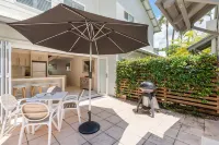 Noosa Entrance Waterfront Resort - Beach