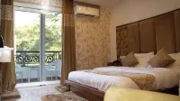 Hotel Saheb's Castle - Best Mountain View & Jacuzzi Suites, McLeodganj - Afhentnings-/afleveringstjenester