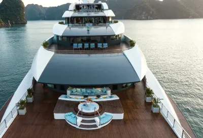 Grand Pioneers Cruise Vịnh Hạ Long 1 Các khách sạn ở Đảo Tuần Châu