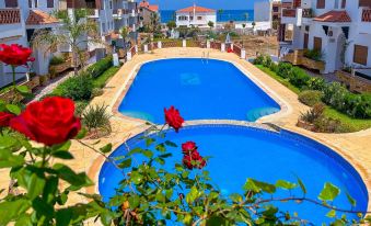 Apartment with Pool Direct Access to Sea