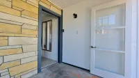 Lovely 2 - Bedroom Unit with Free Parking