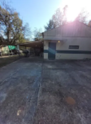 Pan Am Industry Building - Plenty of outside space